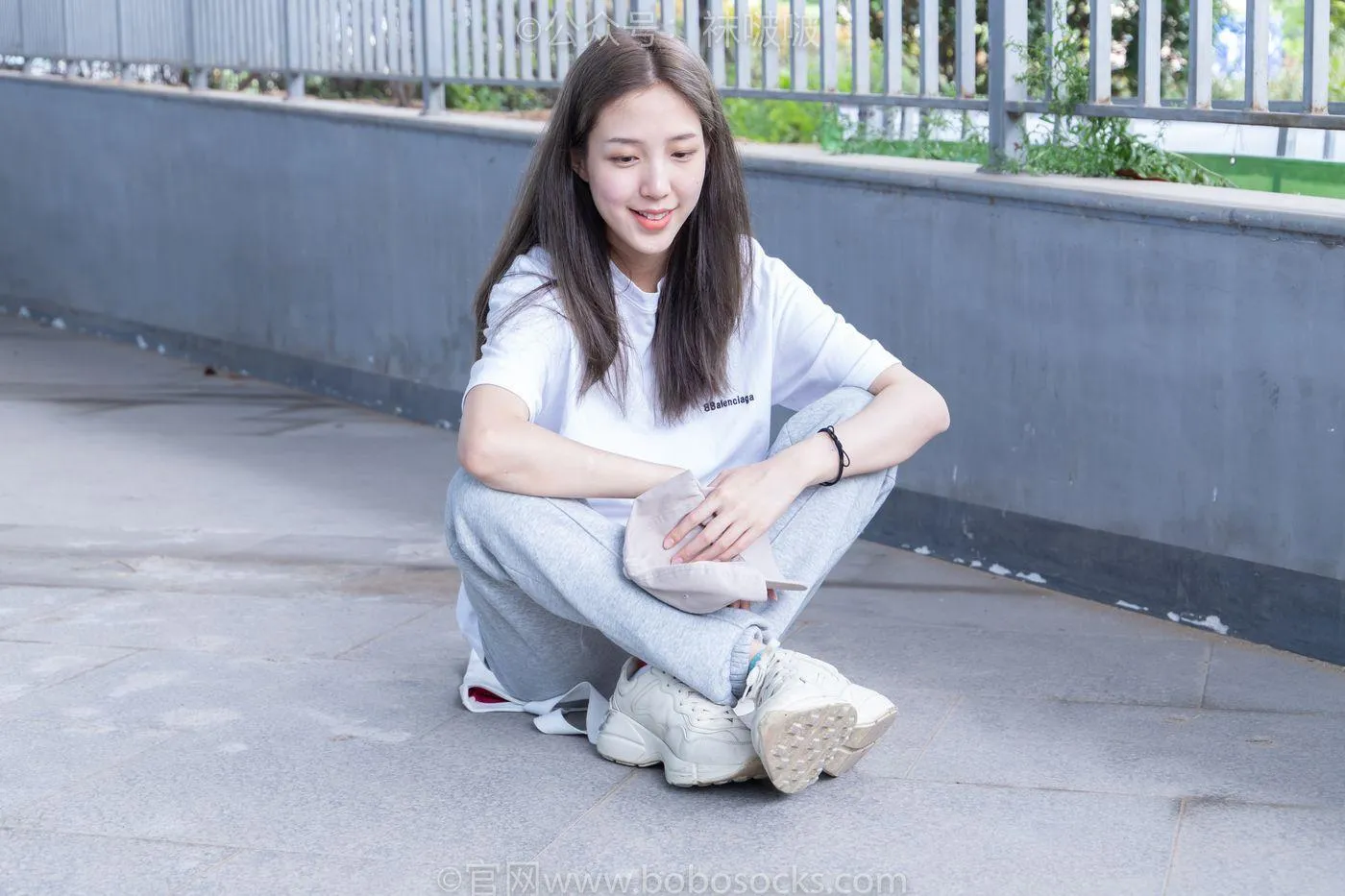 [BoBoSocks袜啵啵]NO.012 泡芙-运动鞋、白棉袜、裸足 [132P]插图8